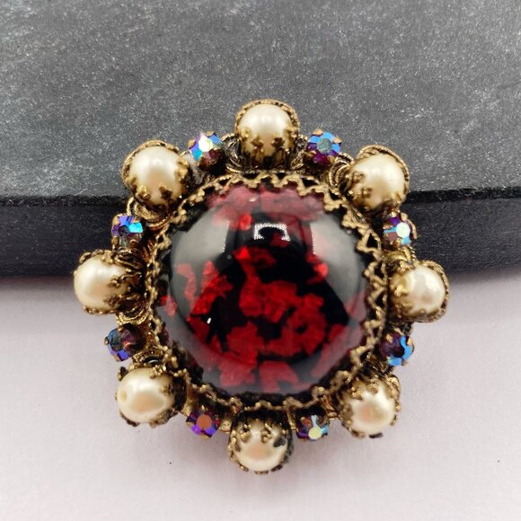 VINTAGE Red and black foil glass faux pearl AB rhinestone filigree round brooch - Picture 1 of 8